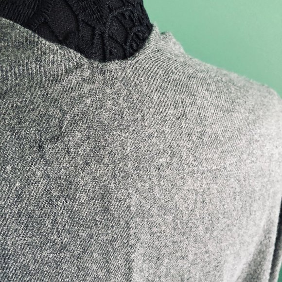 ADRIENNE VITTADINI Gray OSFM Wrap/Shawl with Fringe - Picture 6 of 6